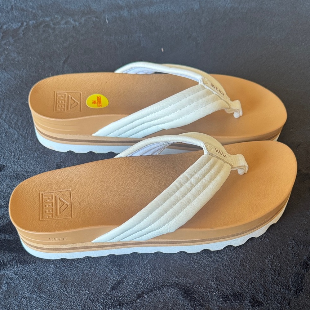 Reef Women’s Tan Sandal with White Quilted Straps